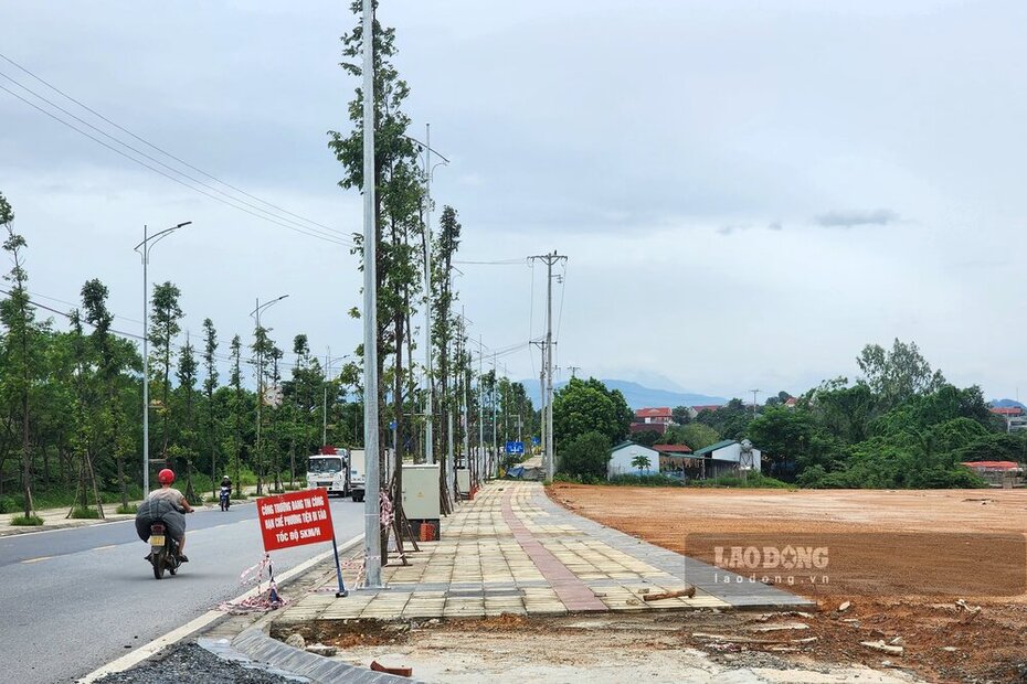 According to the People's Committee of Phu Tho town, regarding the project progress, up to now the investor has basically organized and completed the first phase of the project. The remaining work of asphalt striping on internal roads and tree planting is expected to be completed before August 20, 2024.