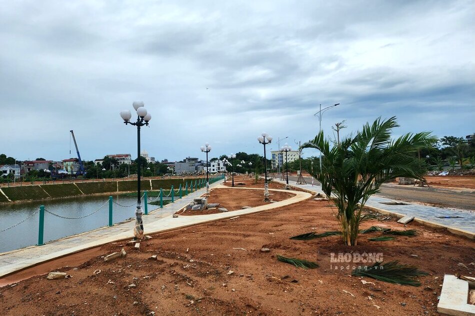 As noted by a reporter from Lao Dong Newspaper in the early days of August, the appearance of an urban area with many technical infrastructure has almost been revealed, some details such as sidewalks, trees, and internal roads are nearing completion. complete.