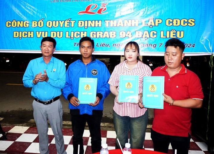 BCH lâm thời CĐCS Công ty Dịch vụ du lịch GRAB 94 Bạc Liêu chính thức ra mắt. Ảnh: Nhật Hồ