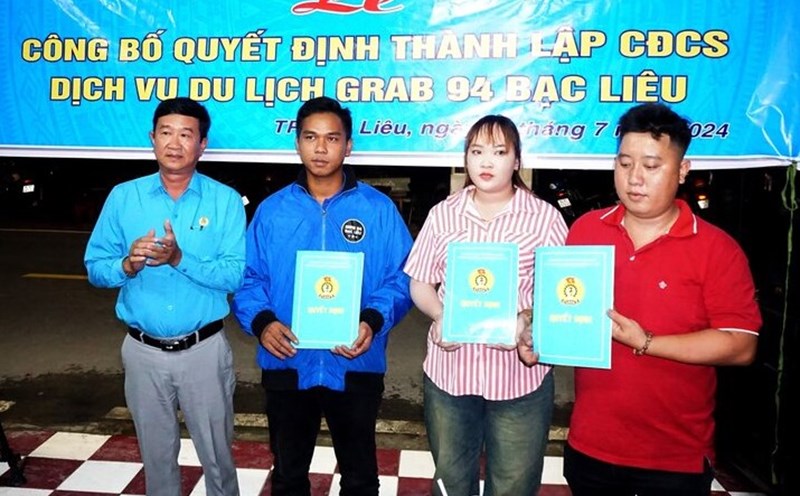 BCH lâm thời CĐCS Công ty Dịch vụ du lịch GRAB 94 Bạc Liêu chính thức ra mắt. Ảnh: Nhật Hồ