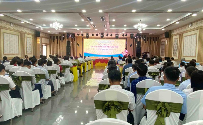Liên minh HTX tỉnh Hà Tĩnh tổ chức hội nghị tập huấn cho các HTX về chính sách thuế. Ảnh: Trần Tuấn.