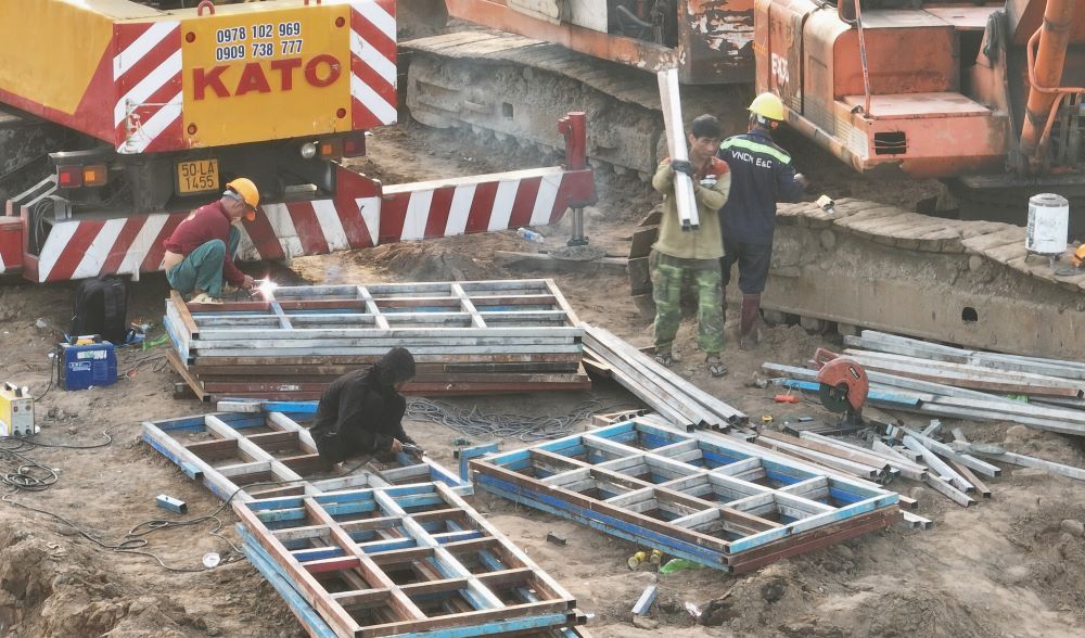 The HC1 tunnel branch has now reached more than 60% progress. The construction unit is digging soil and pouring concrete to soon complete the tunnel sections. HC1 tunnel is expected to be completed by the end of this year.