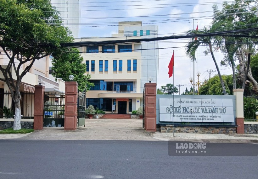 Chủ tịch UBND tỉnh Bến Tre giao Sở Kế hoạch và Đầu tư (cơ quan Thường trực Tổ công tác kiểm tra tình hình giải ngân và đôn đốc giải ngân vốn đầu tư công năm 2024) theo dõi chặt chẽ tiến độ thực hiện giải ngân vốn đầu tư công. Ảnh: Thành Nhân