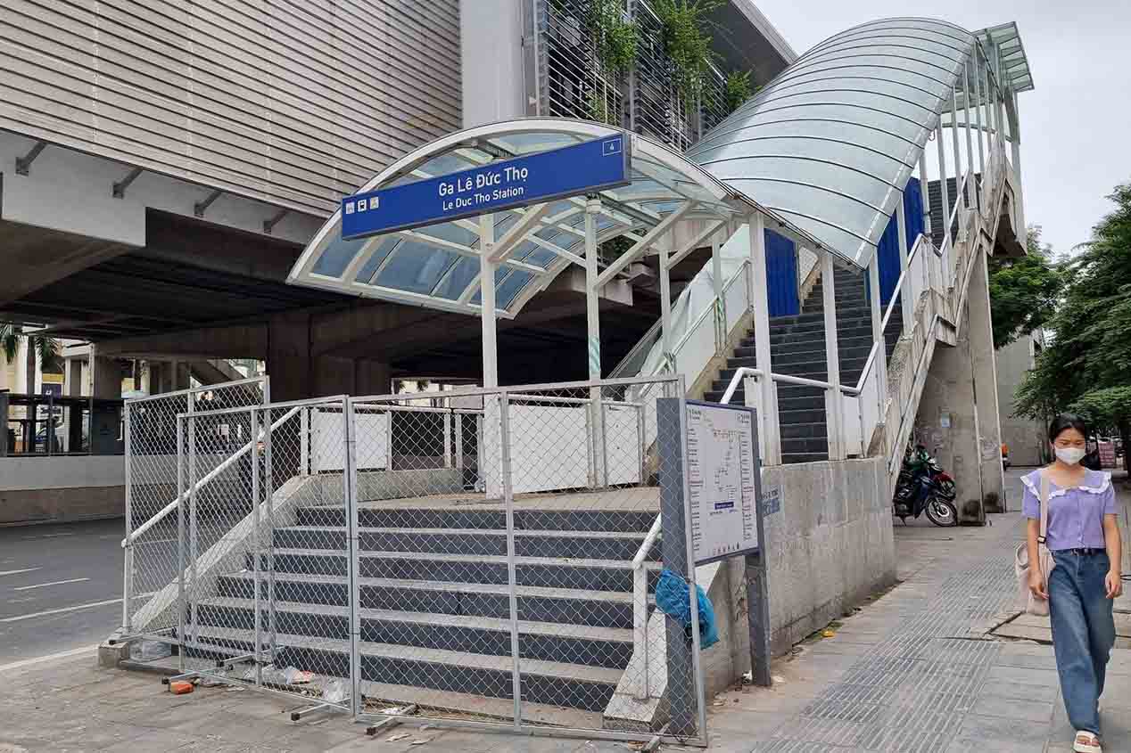 Các nhà ga đoạn trên cao metro Nhổn - ga Hà Nội vẫn "cửa đóng then cài". Ảnh ghi nhận ngày 1.8: Thế Kỷ