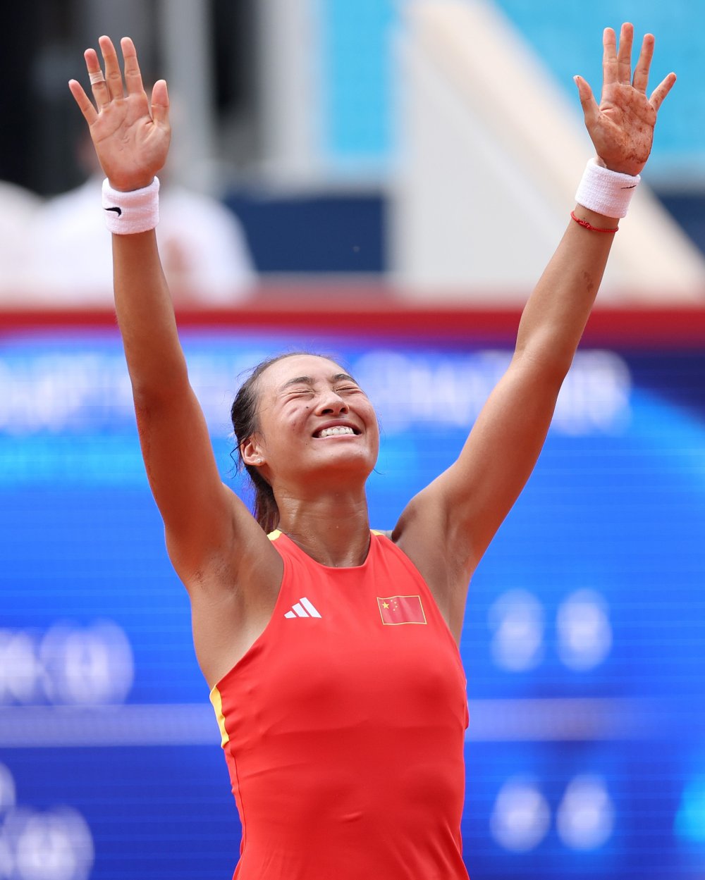 Zheng Qinwen created a shock in the women's singles tennis semi-finals at the 2024 Olympics. Photo: Olympic Games