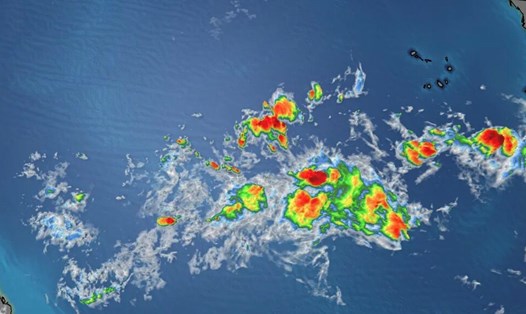 Áp thấp nhiệt đới mới hình thành ở trung tâm Đại Tây Dương. Ảnh: NHC