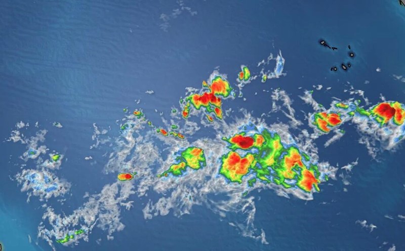 Áp thấp nhiệt đới mới hình thành ở trung tâm Đại Tây Dương. Ảnh: NHC