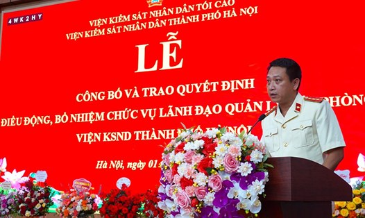 Ông Đào Việt Dũng phát biểu khi nhận quyết định điều động, bổ nhiệm. Ảnh: Viện KSND TP Hà Nội