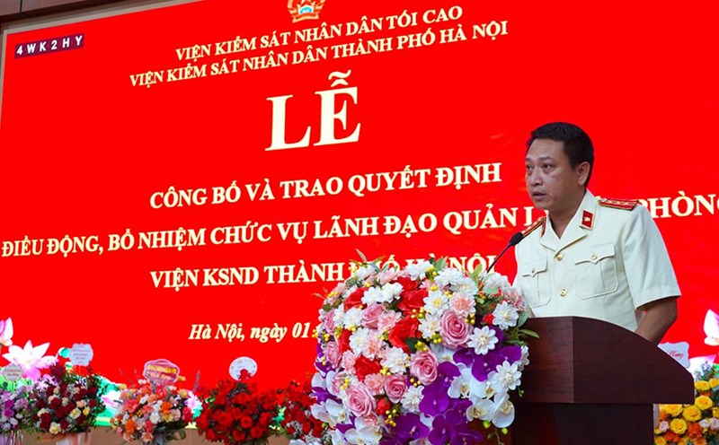 Ông Đào Việt Dũng phát biểu khi nhận quyết định điều động, bổ nhiệm. Ảnh: Viện KSND TP Hà Nội