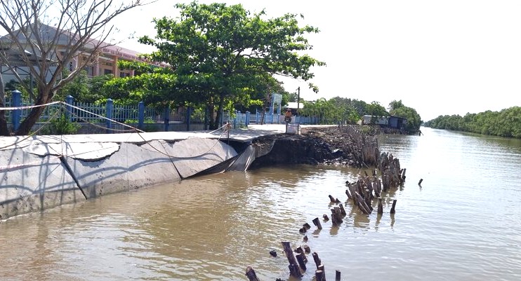 Sạt lở, sụp lún đất khắp nơi, tỉnh Bạc Liêu khẩn cấp đề nghị trung ương hỗ trợ. Ảnh: Nhật Hồ