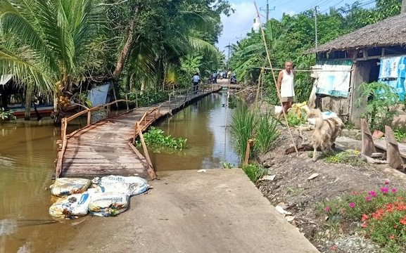 Sau khị sụt lún đất, hiện trạng còn lại như thế này, con đường không thể lưu thông được, muốn khắc phục vô cùng khó khăn.