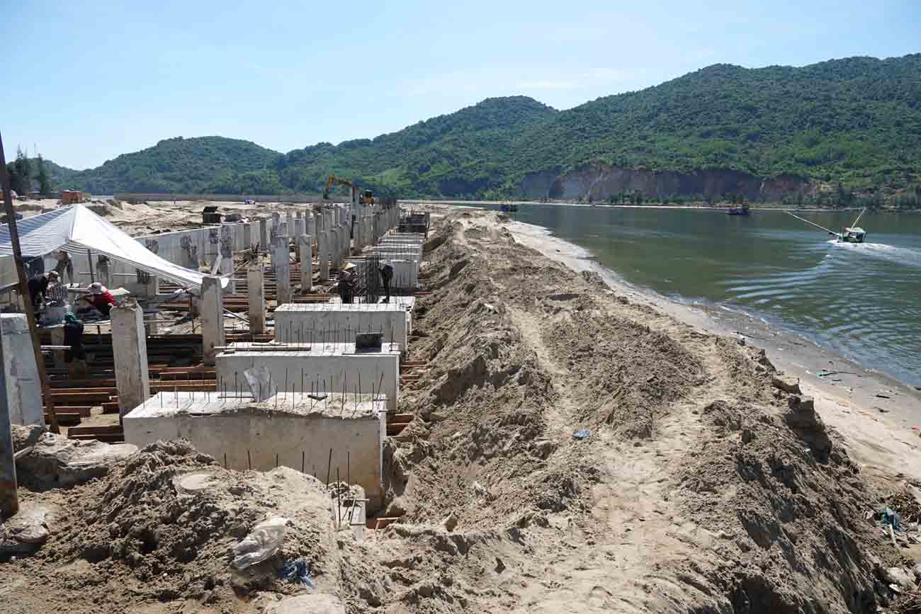 The Thạch Kim Port Expansion Project is accelerating construction. Photo: Trần Tuấn.