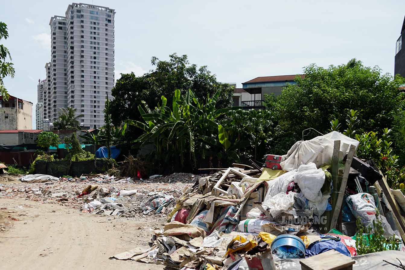 Garbage is littered along the slow road.