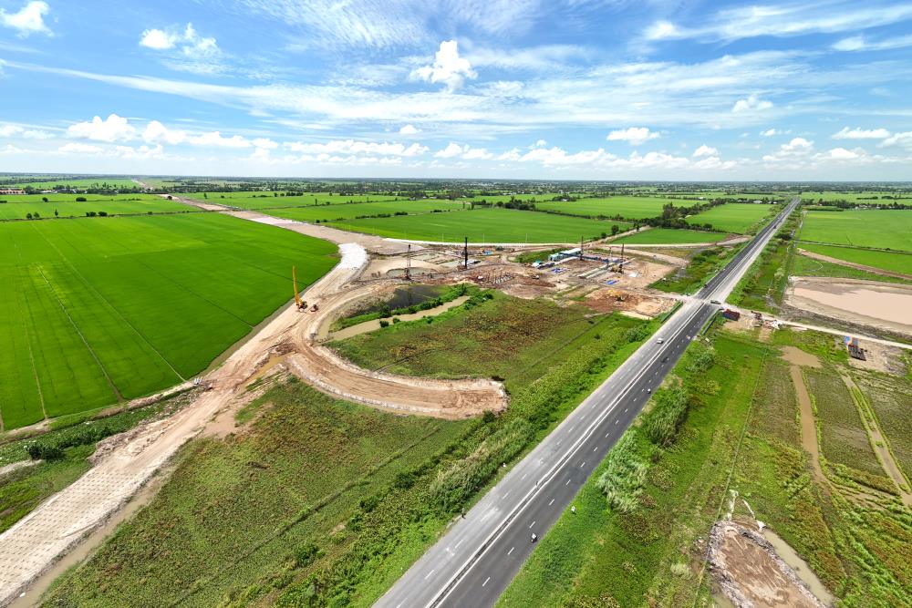 Overview of the high-speed road through the Lộ Tẻ - Rạch Sỏi route. Photo: Tạ Quang