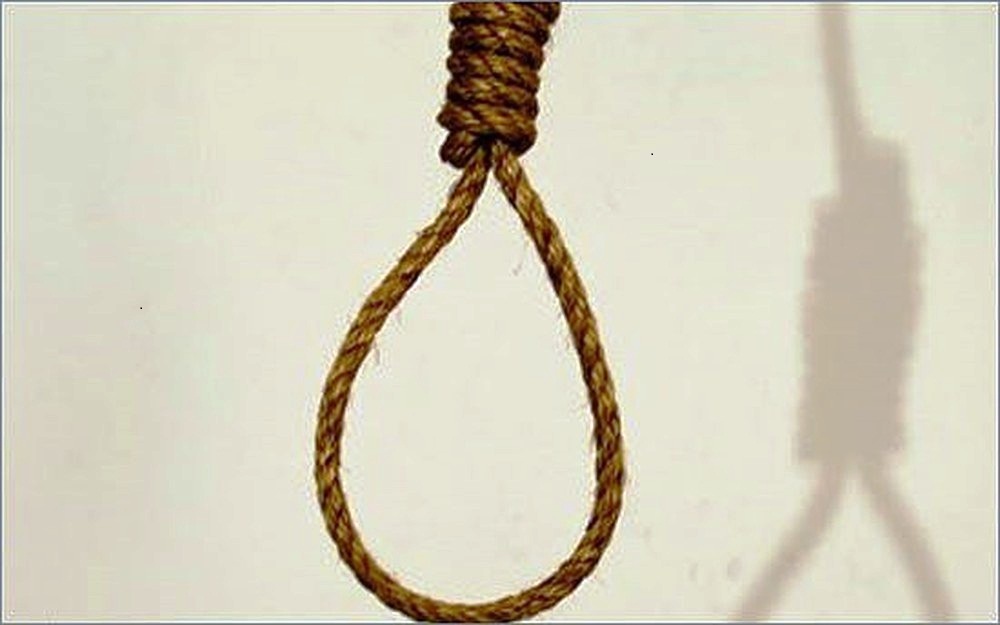 Dân quân xã phát hiện nam thanh niên đã chết trong tư thế treo cổ tại Trung tâm văn hóa xã. Ảnh minh họa