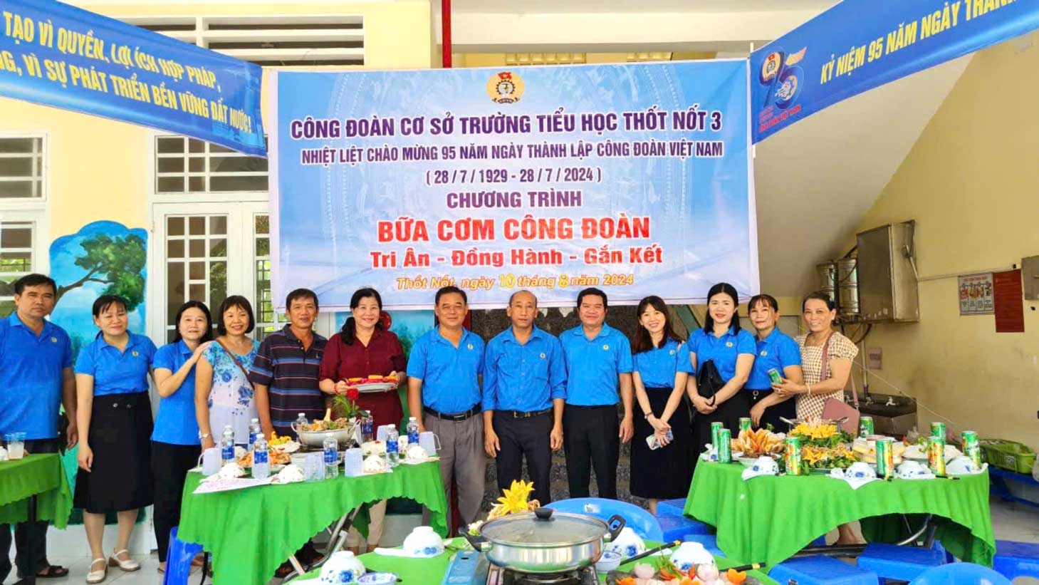 Bữa cơm Công đoàn tại Trường Tiểu học Thốt Nốt 3. Ảnh: LĐLĐ quận Thốt Nốt