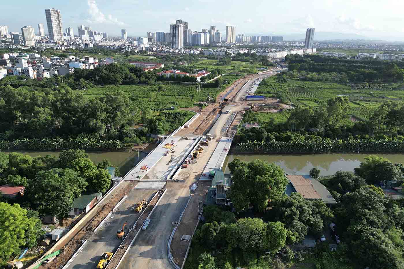 The investor's representative, Nam Tu Liem District Construction Investment Project Management Board, said that according to plan, the project is expected to be completed and technically opened to traffic to celebrate the 70th anniversary of the Capital's Liberation Day ( October 10, 1954 - October 10, 2024).