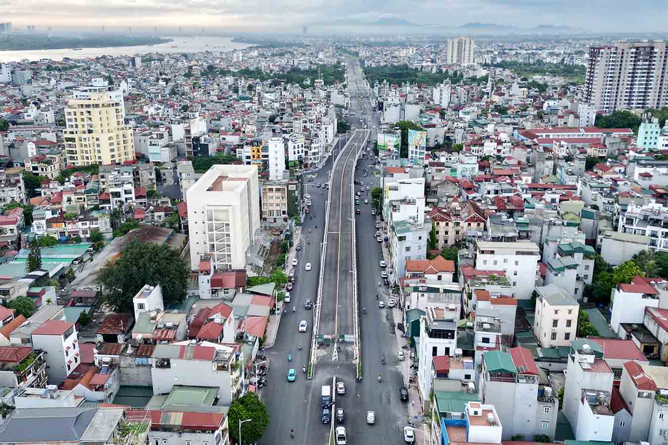 In 2018, Hanoi started a project to build a road connecting Nguyen Van Cu street to the resettlement area of ​​Ngoc Thuy ward (Long Bien district). The project has a length of 1.5 km, total investment of 1,200 billion VND, invested by Long Bien District People's Committee. Of which, more than half is for site clearance and resettlement support.