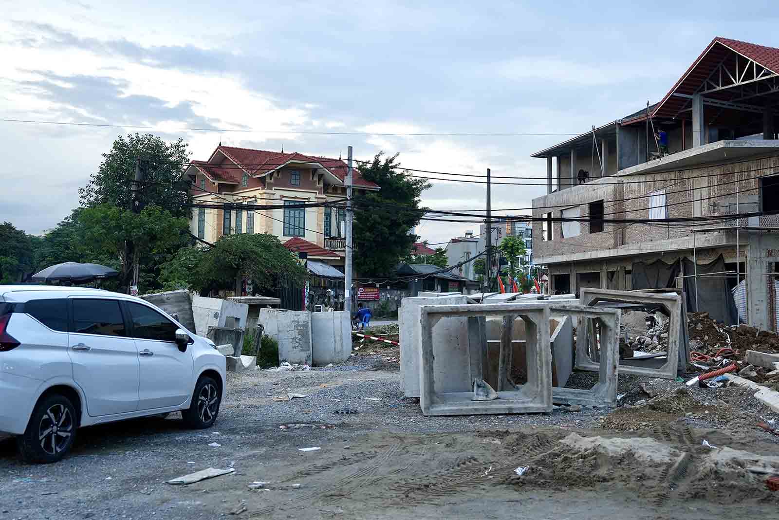 Currently, the last section of the project (intersection with Ngoc Thuy street) is not yet completed because there is still a household with an area of ​​more than 300 m2. The investor said that he is speeding up the progress of site clearance for the remaining cases to complete the construction of the entire project, expected to open the route to celebrate the 70th anniversary of the Capital's Liberation Day (October 10, 1954 - October 10). .2024). The completed project creates a smooth route from Dong Tru bridge through Thuong Thanh, Ngoc Thuy, Ngoc Lam, Bo De, Long Bien, Thach Ban wards connecting to Hanoi - Hai Phong expressway.