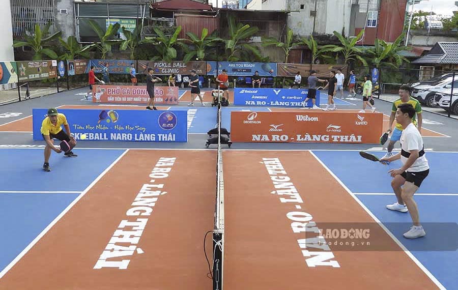 Pickleball là môn thể thao mới, kết hợp giữa bóng bàn, cầu lông và quần vợt đang thu hút đông đảo người dân Điện Biên tham gia.