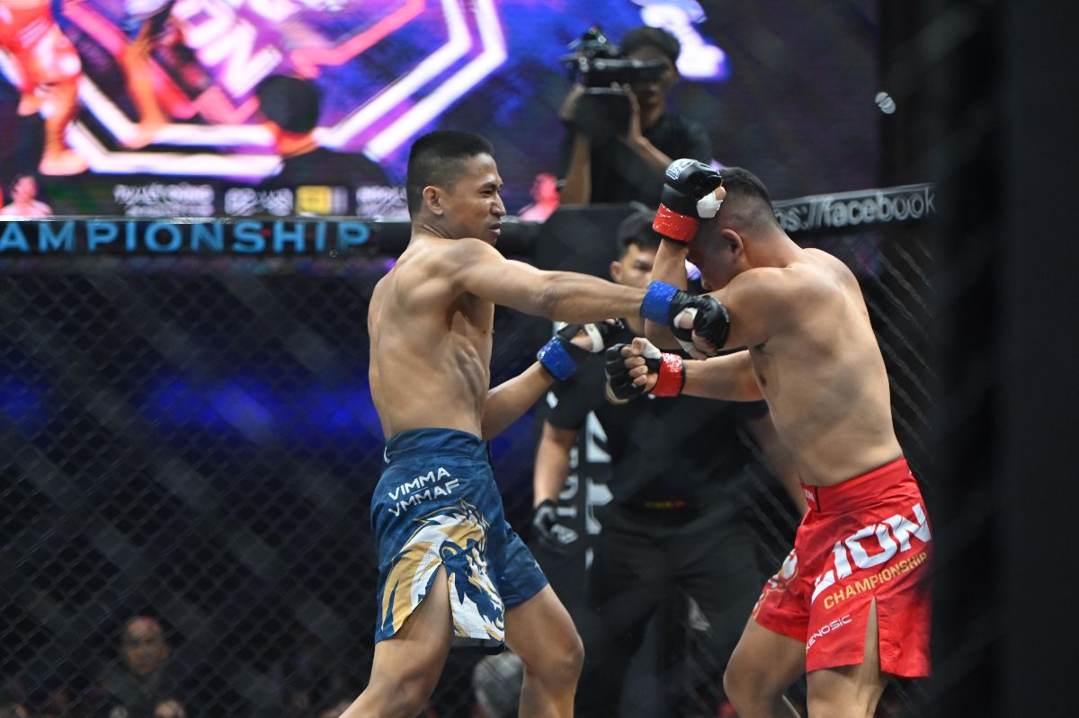 Huỳnh Ngọc Tín (xanh)