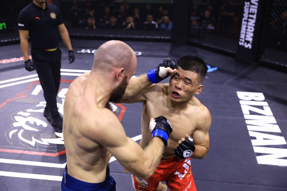 In the men's 65kg category, Nguyễn Vũ Phương Hoài won by technical knockout against Mirko Maurice Horn at 4 minutes 14 seconds of round 3.