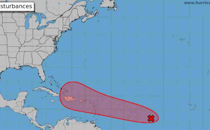 Áp thấp có khả năng mạnh lên thành bão trong tuần tới. Ảnh: NHC