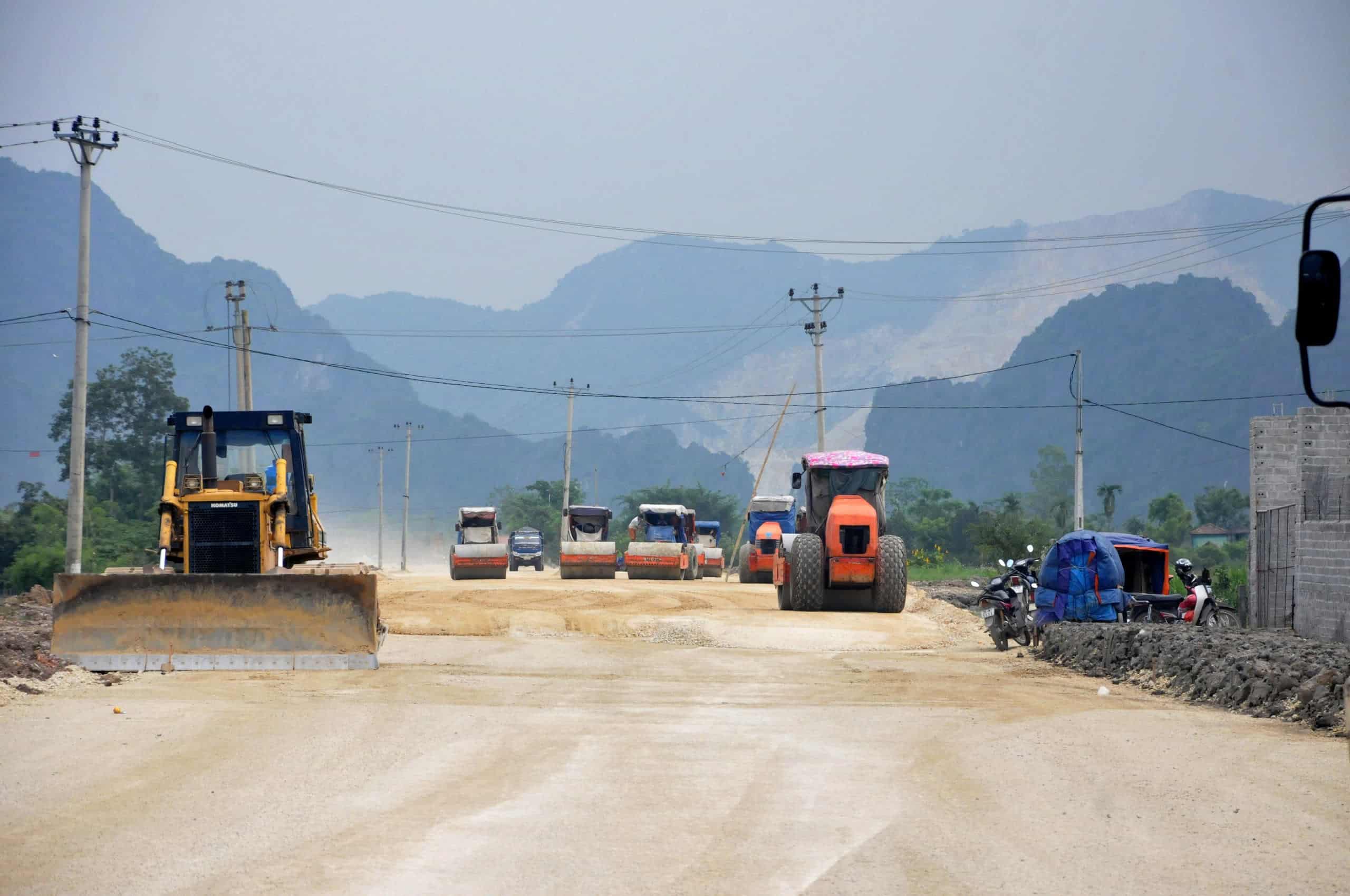 UBND tỉnh Ninh Bình yêu cầu các đơn vị triển khai thu hồi tạm ứng vốn đầu tư công quá hạn hoặc sử dụng không đúng mục đích .Ảnh: Nguyễn Trường