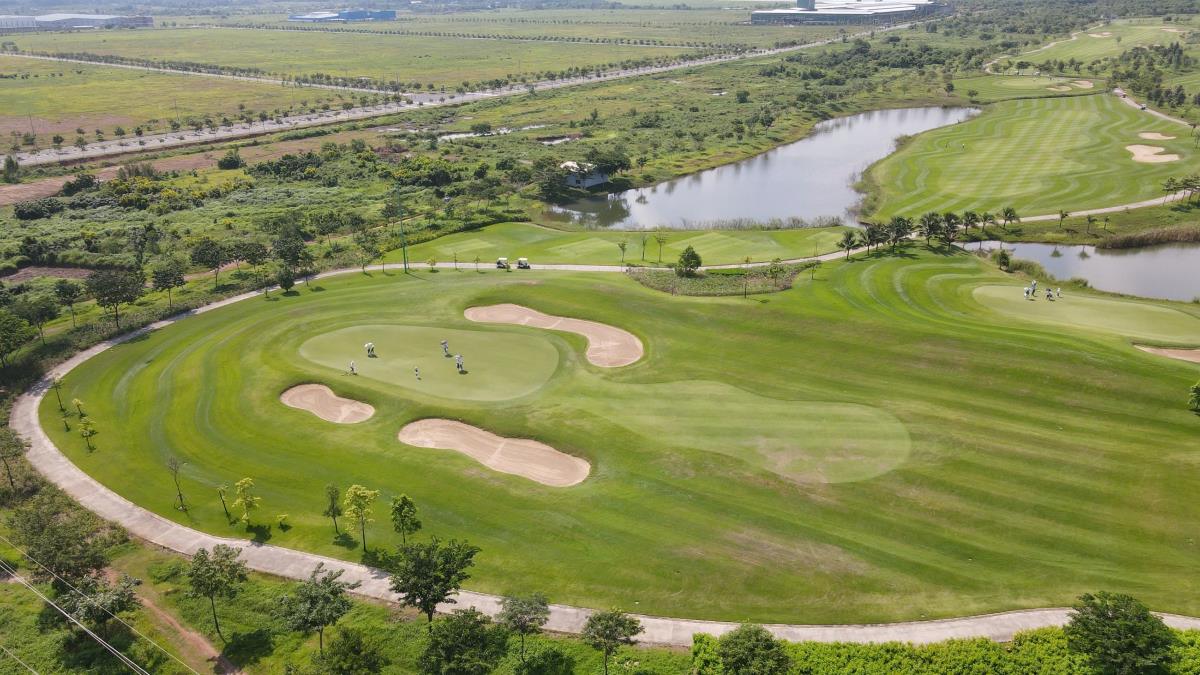 Golfers competing on the Sonadezi Golf Course. Photo: Khánh Lâm