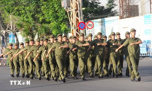 Thành viên tham gia tổ bảo vệ an ninh trật tự ở cơ sở mong muốn phụ cấp tăng thêm ít nhất 300.000 đồng/tháng so với hiện tại. Ảnh minh họa: TTXVN.