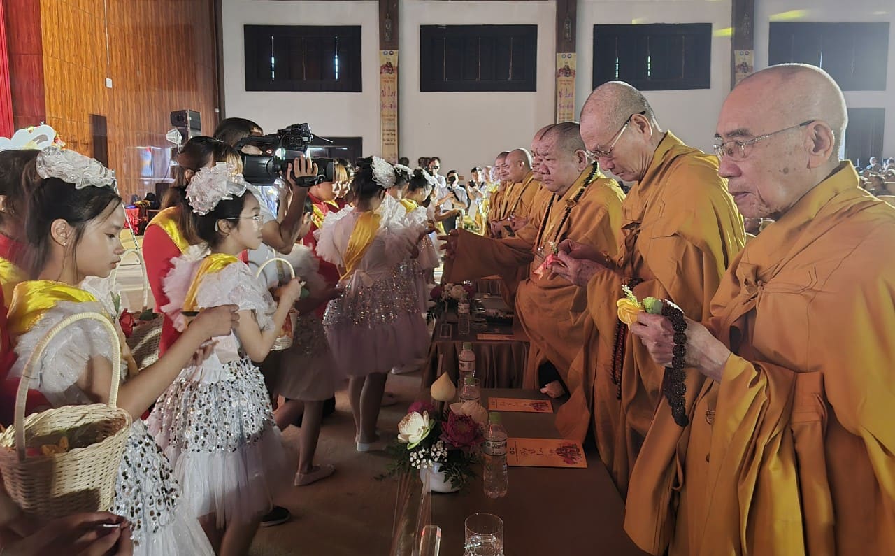 Chương trình Pháp hội Vu lan báo hiếu Phật lịch 2568 - Dương lịch 2024 với chủ đề "Đạo hiếu và dân tộc" được tổ chức tại chùa Bái Đính (Ninh Bình). Ảnh: Nguyễn Trường