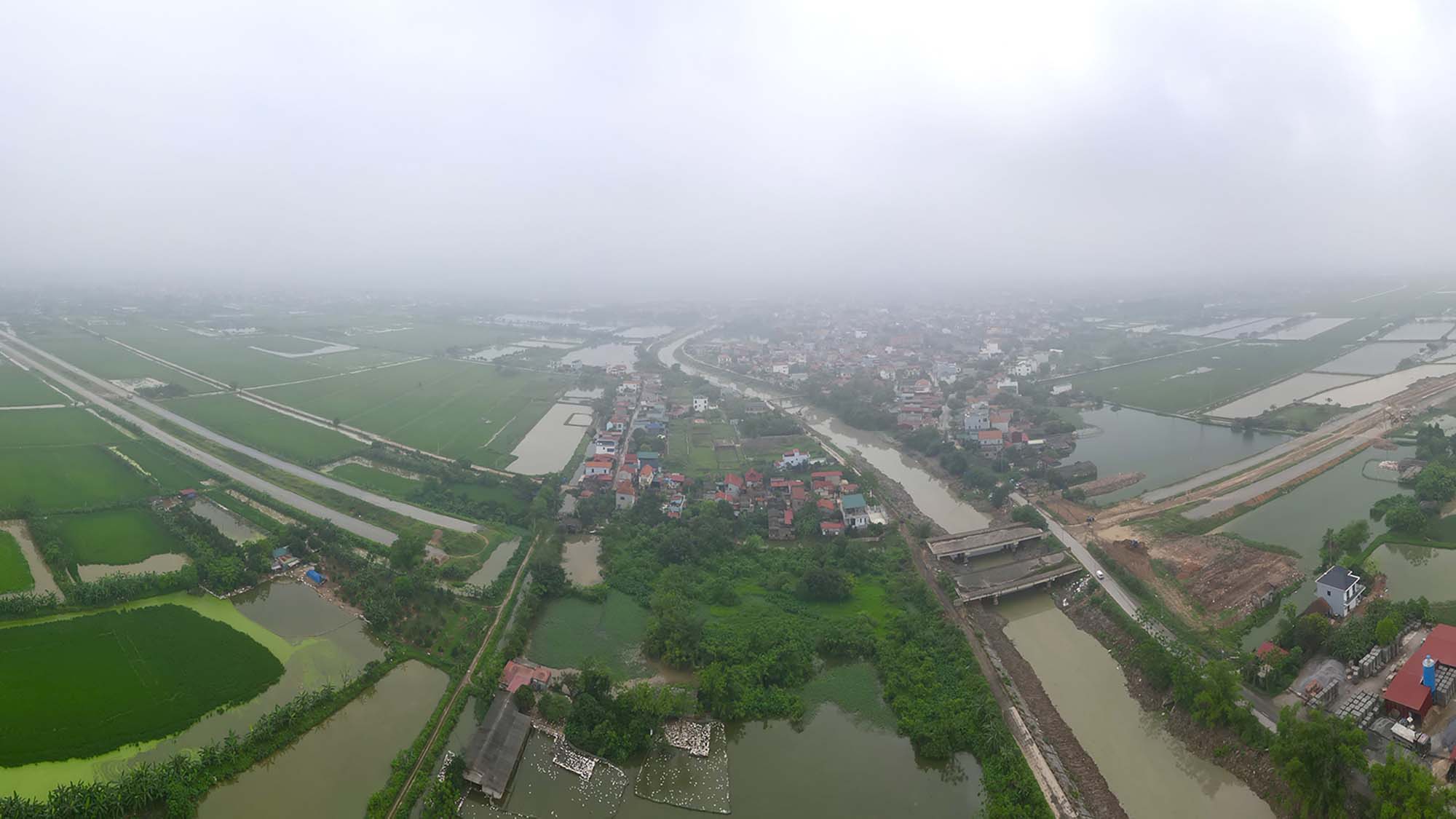 Dự án đường trục phía Nam đoạn qua xã Hồng Minh, Phú Xuyên. Ảnh: Hữu Chánh