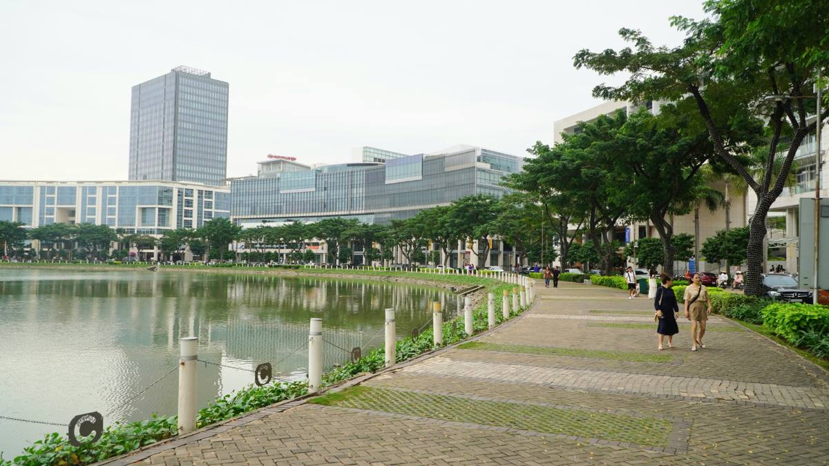 In addition to this food street, District 7 also plans to expand two new night economic areas. The first is the walking, commercial - culinary and cultural neighborhood at Crescent Lake - Anh Sao Phu My Hung bridge (Tan Phu ward) with an area of ​​9,000 m2. A similar area at Street 11N - Ngan Bank residential area (Tan Thuan Tay ward).