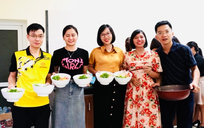 Union members of the Trade Union of the Central Bank of Thai Nguyen Province preparing for the 