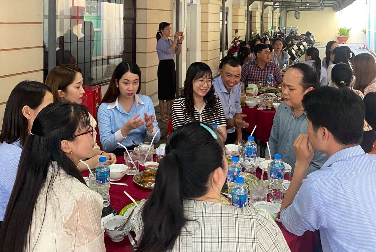 Union members of the Trade Union of the Central Bank of Soc Trang Province attended the 