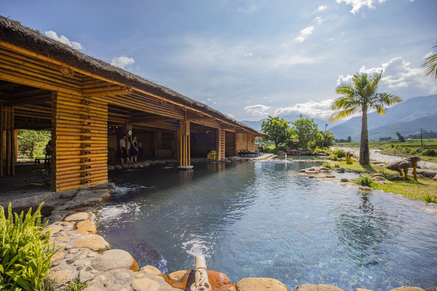 Hot mineral spring in Tú Lệ. Photo: Việt Trung