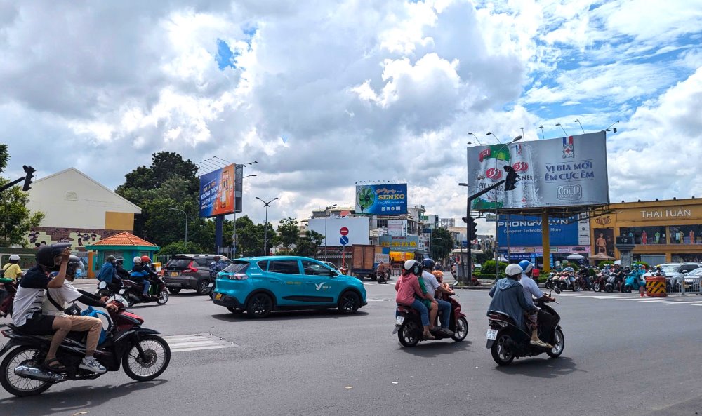 In Go Vap district, the Nguyen Oanh - Phan Van Tri intersection is proposed to spend 400 billion VND to build an overpass 500m long, 2 - 4 lanes wide (for two-way traffic in the direction of Nguyen Oanh).