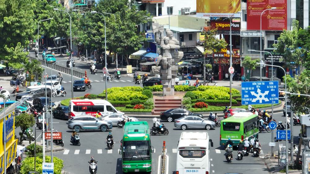 The 5 proposed intersections include Bon Xa intersection (Binh Tan, Tan Phu districts), Dien Bien Phu 7 intersection (Districts 3, 10), Nguyen Tri Phuong 6 intersection (Districts 5, 10), intersection of Nguyen Oanh and Phan Van Tri (Go Vap district) and intersection of National Highway 1 - Road No. 7 - Road No. 8 (Binh Tan district).