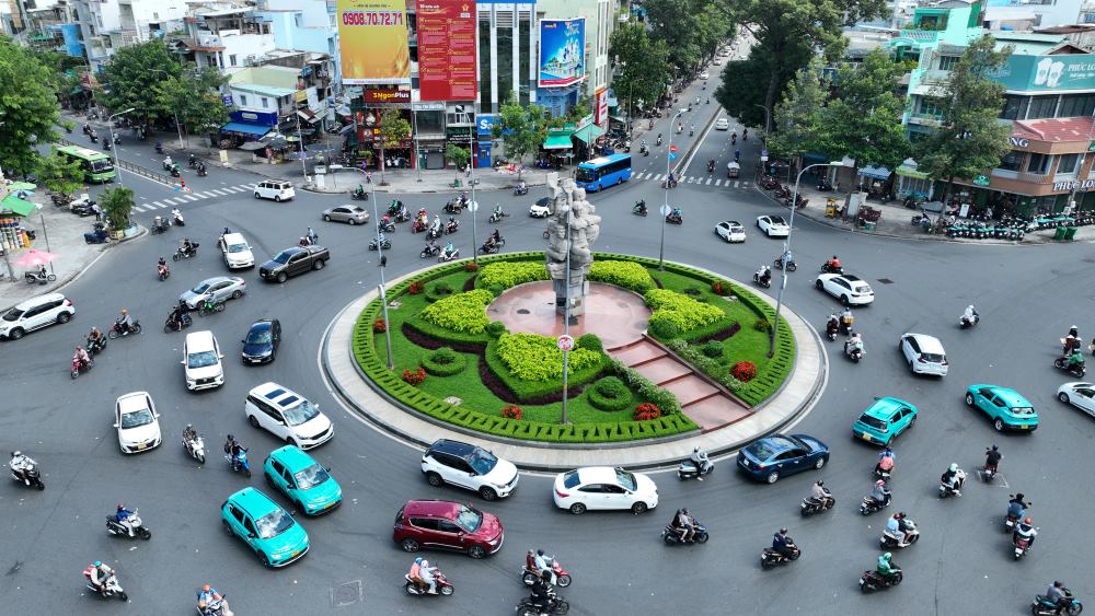   Dien Bien Phu 7 intersection and Nguyen Tri Phuong 6 intersection are the two largest intersections in the inner city, proposed to spend 800 billion VND to build overpasses (each intersection costs 400 billion VND to build an overpass) to rescue. traffic jam.