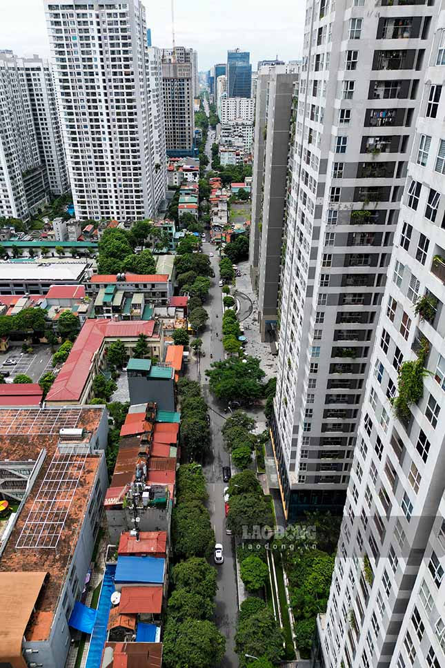 Trong đó, tập trung triển khai giải phóng mặt bằng (GPMB) các dự án trọng điểm gồm: Đường vào cụm 3 trường phường Thanh Xuân Nam; Tu bổ, tôn tạo di tích lịch sử Gò Đống Thây; Xây dựng khu đô thị mới Phùng Khoang; Cải tạo, mở rộng theo quy hoạch tuyến phố Nguyễn Tuân; Đầu tư xây dựng đường Vành đai 2,5 (đoạn từ quốc lộ 6 đến Đầm Hồng).