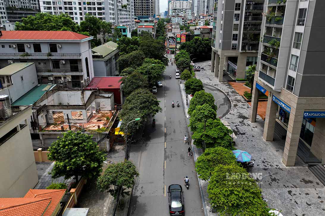 Trong khi đó, xung quanh khu vực này tồn tại rất nhiều các cao ốc văn phòng, nhà chung cư với mật độ dân số đông đúc. Đây cũng là một trong những lý do khiến tuyến đường này thường xuyên rơi vào cảnh quá tải. Sau khi hoàn thiện, dự án được kỳ vọng giảm tải ùn tắc giao thông tại khu vực này.