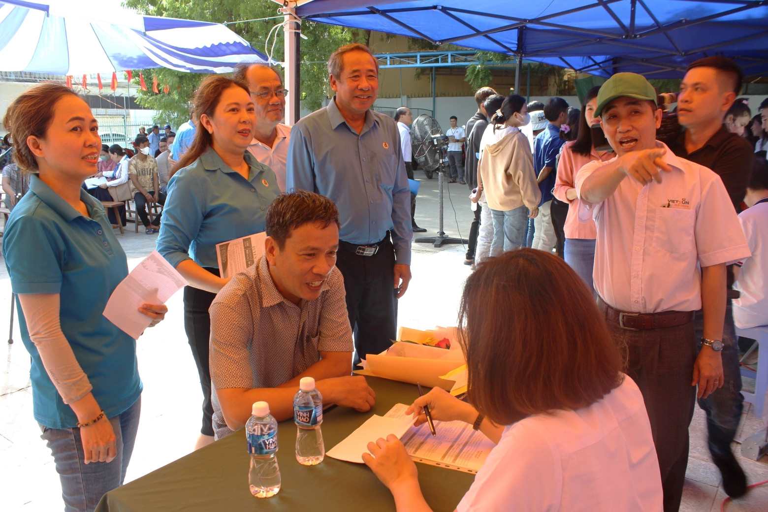 The levels of the trade union in Ninh Thuận participate in connecting employment for laborers, creating a source of union development. Photo: N.Hạnh