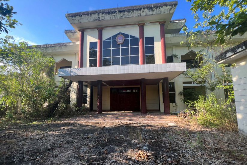 Trụ sở cũ của TAND huyện Tây Sơn (Bình Định) bỏ hoang hơn 4 năm qua đã được bàn giao lại cho địa phương quản lý. Ảnh: Hoài Luân
