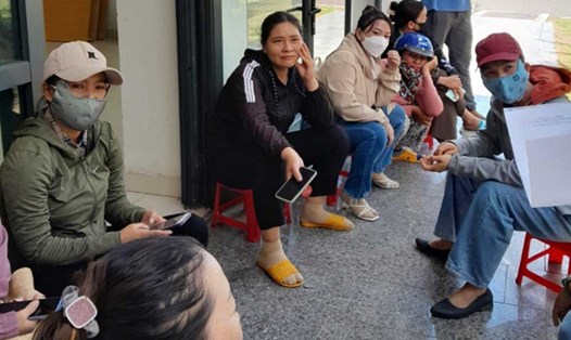 Người lao động trong một lần đòi nợ ở FLC Quy Nhơn. Ảnh: Nhân vật cung cấp