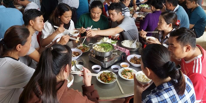 The union organized a union meal in Bac Lieu city. Photo: Nhat Ho