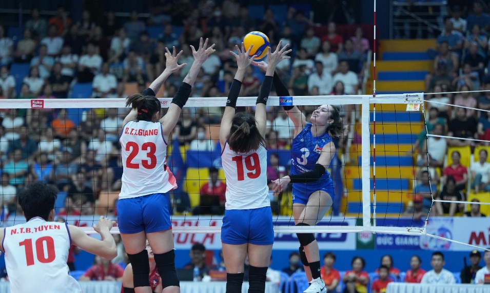 Tra Giang (No. 23) participated in blocking. Photo: AVC