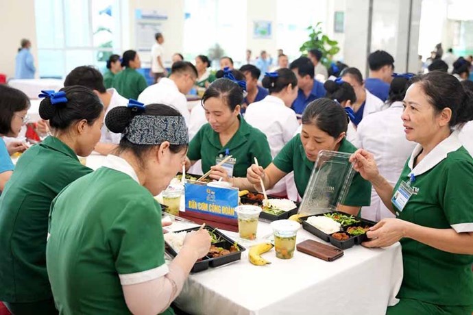 Union meal at TTH General Hospital. Photo: Tran Tuan.