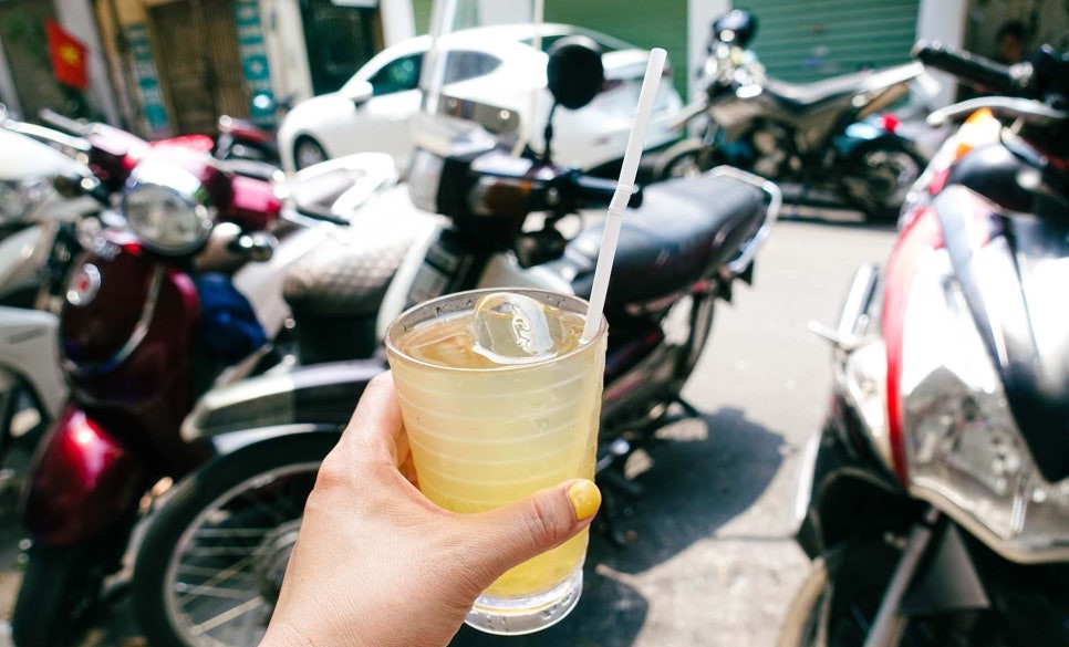 Korean female tourist enjoys Vietnamese iced tea. Photo: Mimi Choco