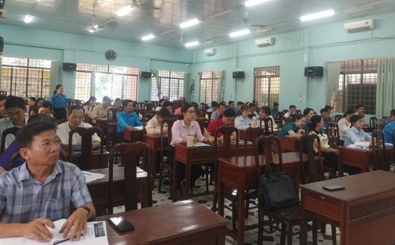 60 đại biểu tham gia bồi dưỡng Lý luận chính trị, tập huấn nghiệp vụ công tác Công đoàn tại huyện Giồng Riềng. Ảnh: Hải Yến