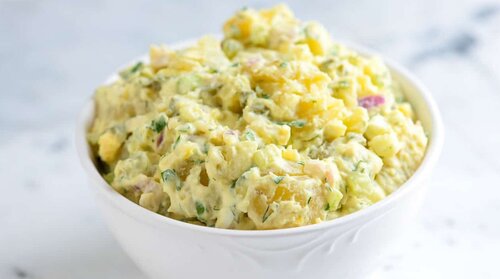 Salad khoai tây sốt kem là món ăn đổi vị, rất phù hợp trong những ngày đầu tuần bận rộn. Ảnh: Quốc Chung